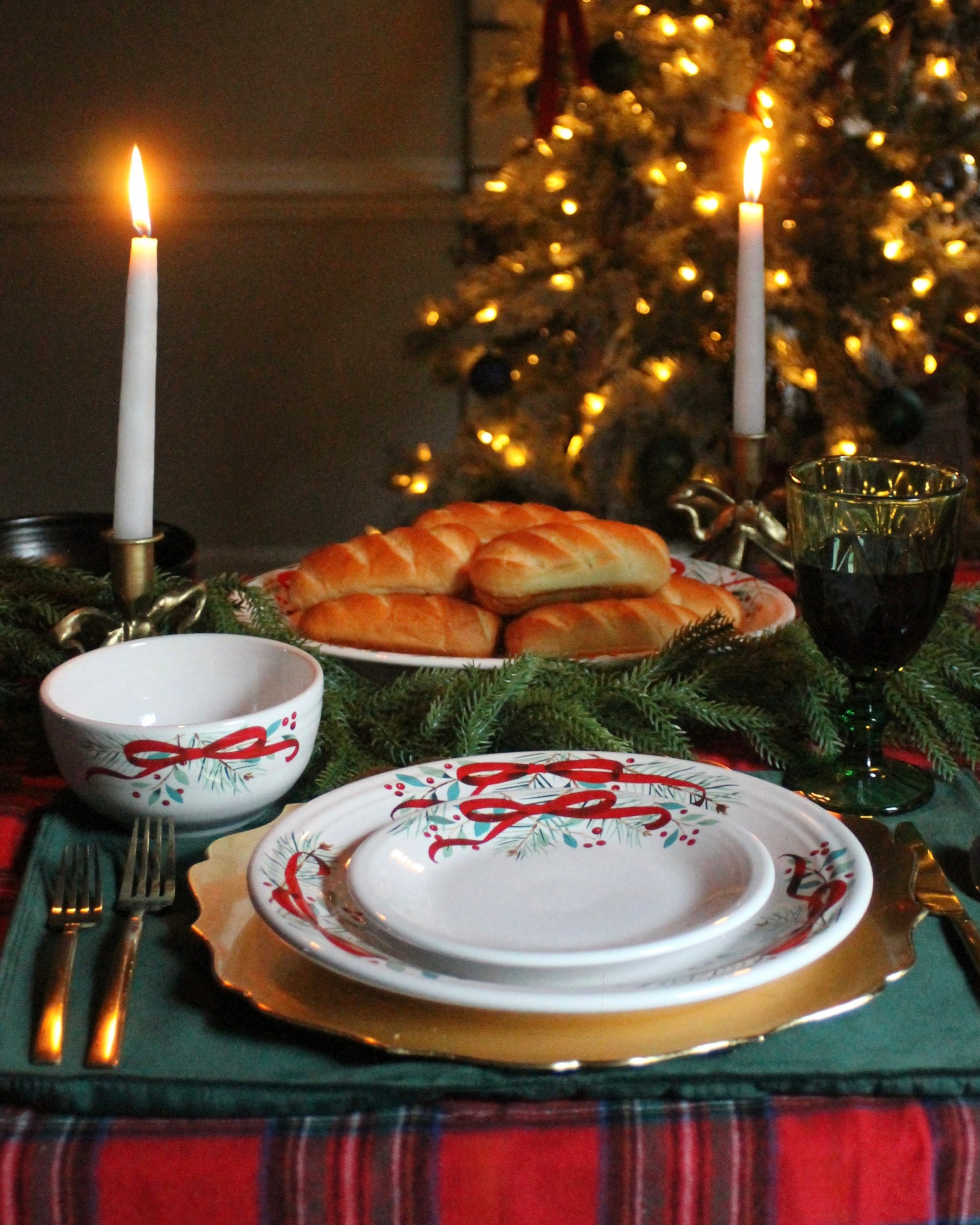 Fiesta Dinnerware - Holly Berry Christmas Garland Classic Bistro Coupe 3-Piece Place Setting, Service for 1 - Image 2